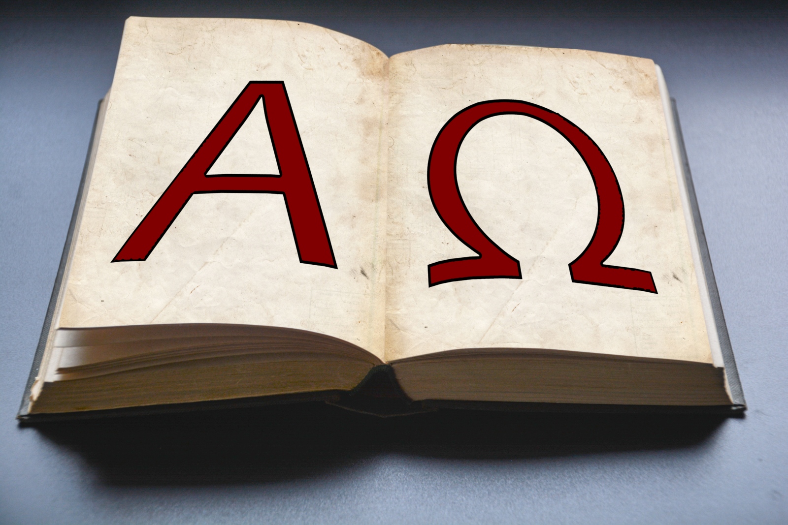 Alpha und Omega (? und ?), der erste und der letzte Buchstabe des klassischen griechischen Alphabets, sind ein Symbol für Anfang und Ende, damit für das Umfassende, für Gott und insbesondere für Christus als den Ersten und Letzten.  Alpha und Omega tauchen häufig als Begleitmotiv zum Christusmonogramm auf.  Christentum, Alpha, Omega, Schrift, griechisch, Symbol,  Religion, Theologie Ex-Bild-DB-ID: 21733