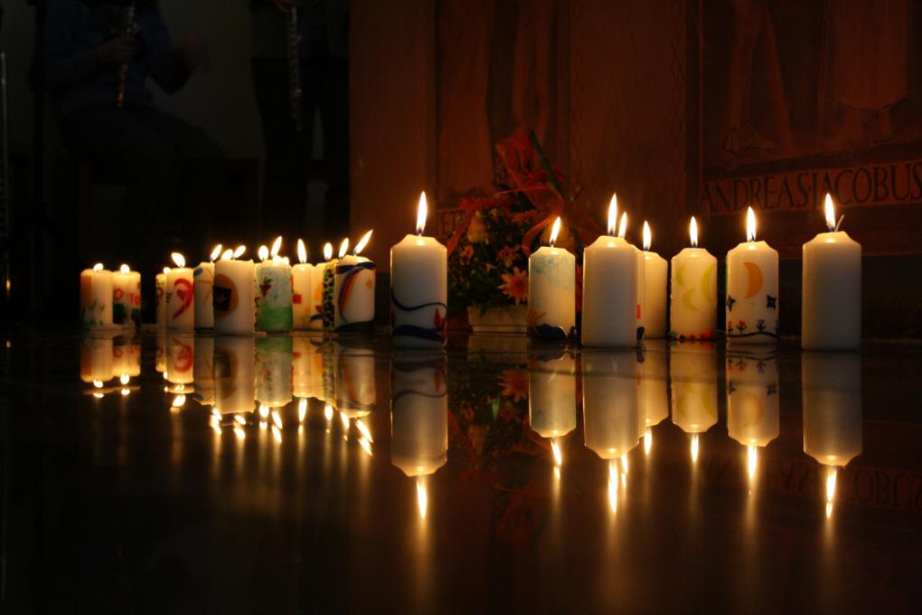 Foto:  21.2.2019

Kerzen in der Osternacht