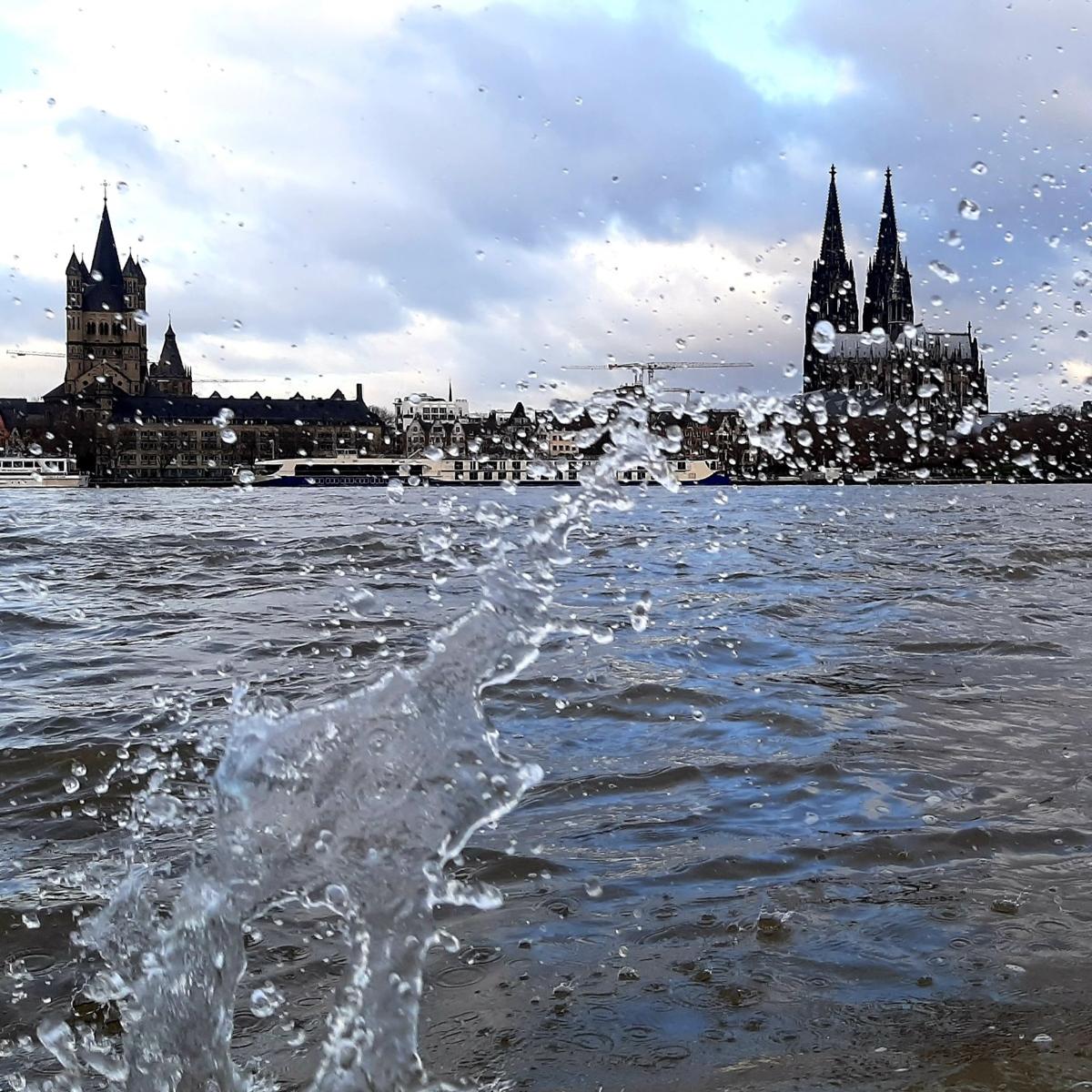das Wasser von Köln, der Rhein in aufgewühlten Zeiten 2020 Corona Ex-Bild-DB-ID: 28769
