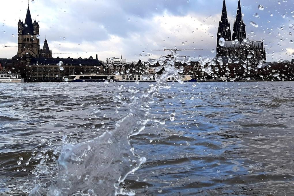das Wasser von Köln, der Rhein in aufgewühlten Zeiten 2020 Corona Ex-Bild-DB-ID: 28769